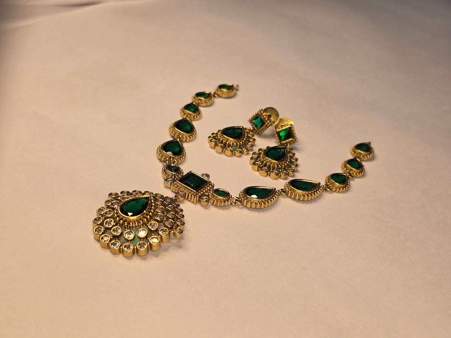NERONI Gold-Plated Emerald Green CZ Necklace Set – Royal Drop Design